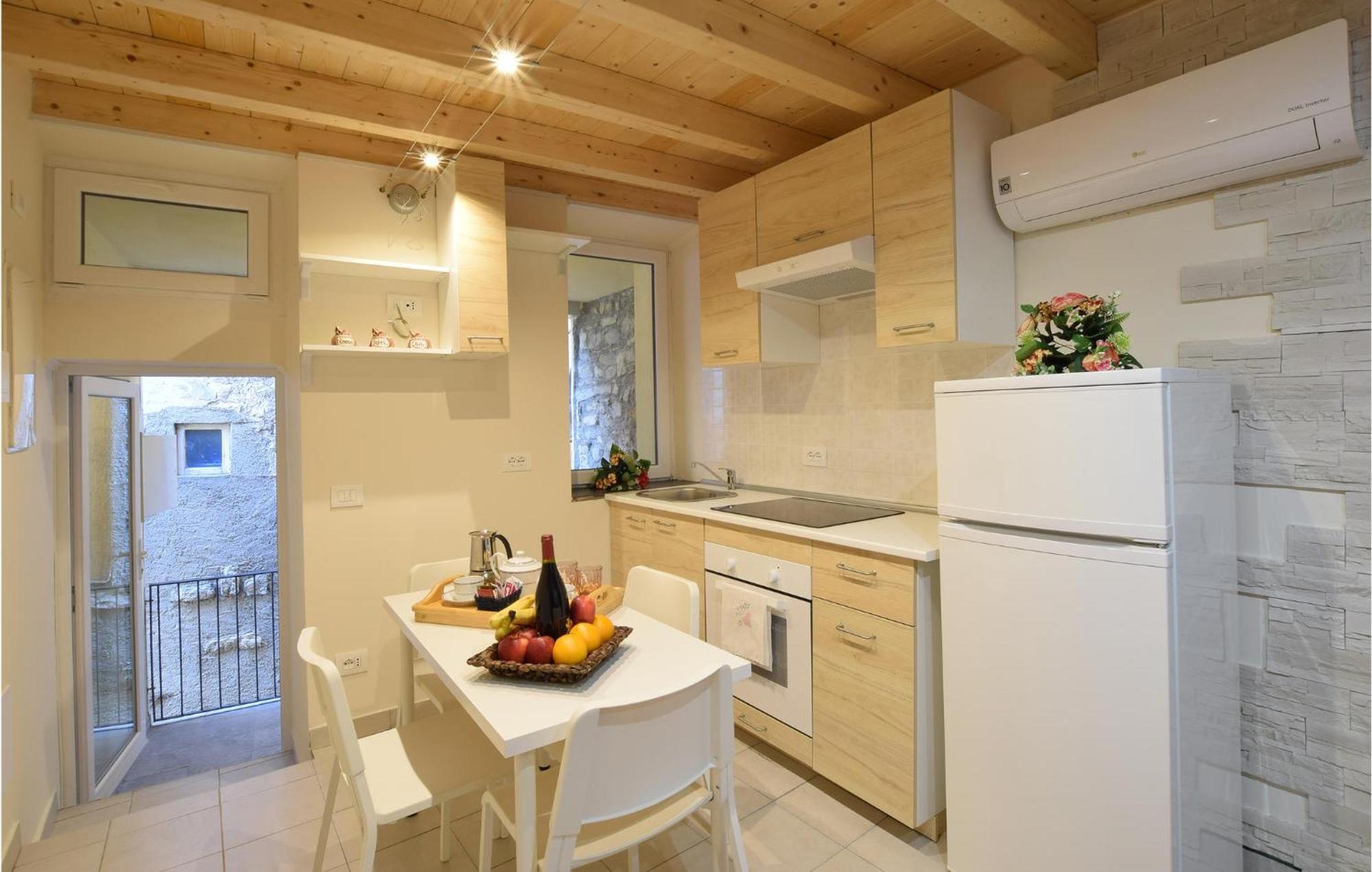 Stunning Apartment In Monte Isola With Kitchen Esterno foto